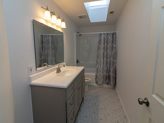 5th image of 3107 L St NE