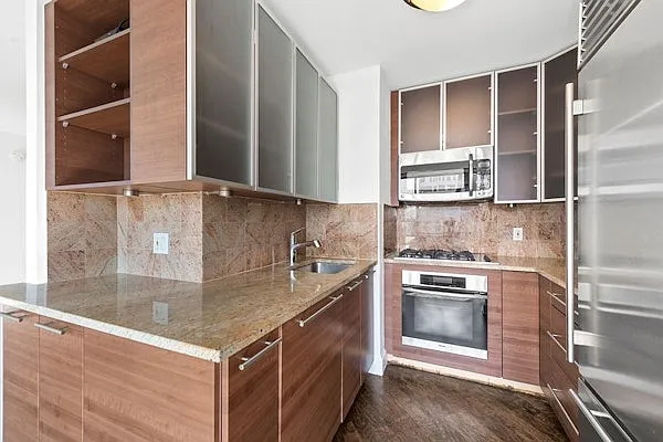235 E 55th St #39C — Photo 4