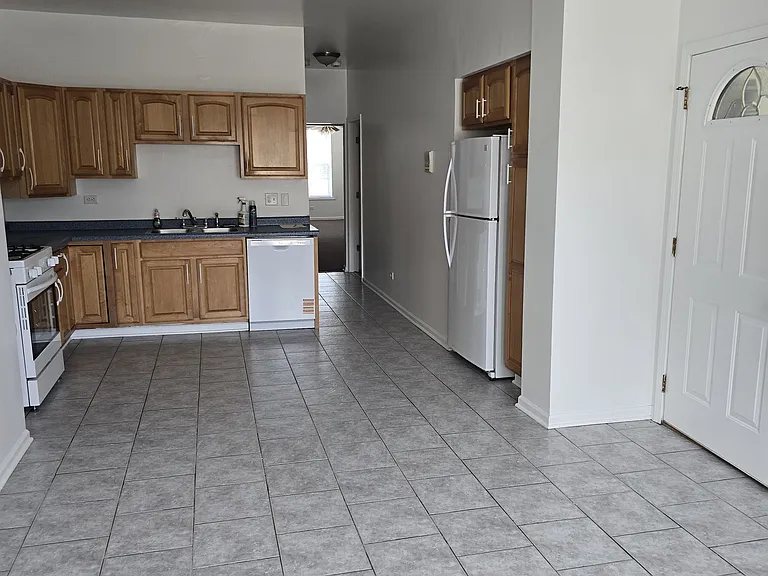 55 Chicago Ave #2 — Photo 15