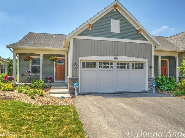 898 Center Park Dr SW, Byron Center, MI 49315