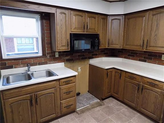 3rd image of 1234 W 21st St