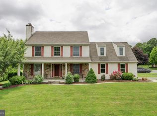 3 Churchill Dr, Elverson, PA 19520