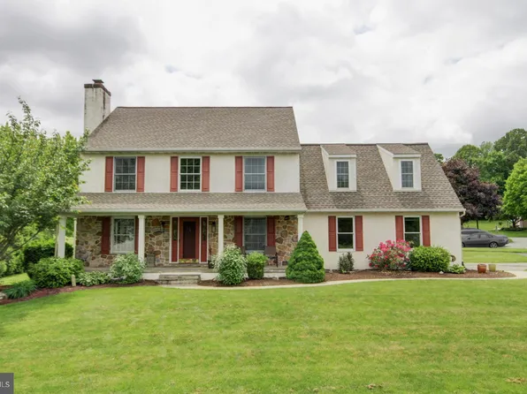 3 Churchill Dr, Elverson, PA 19520