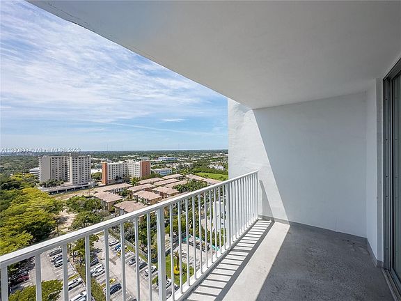 2nd image of 2801 NE 183rd St APT 1909W