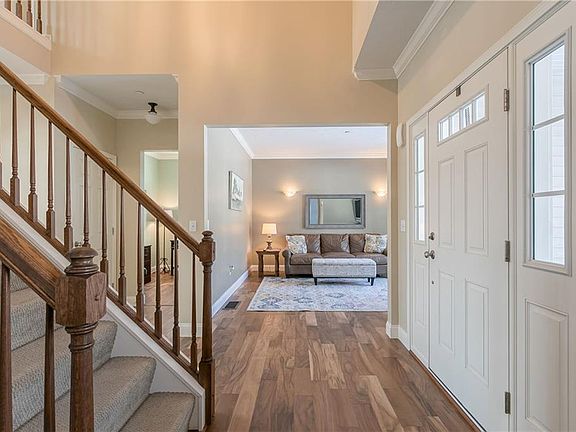 4th image of 14 Thayer Woods Dr
