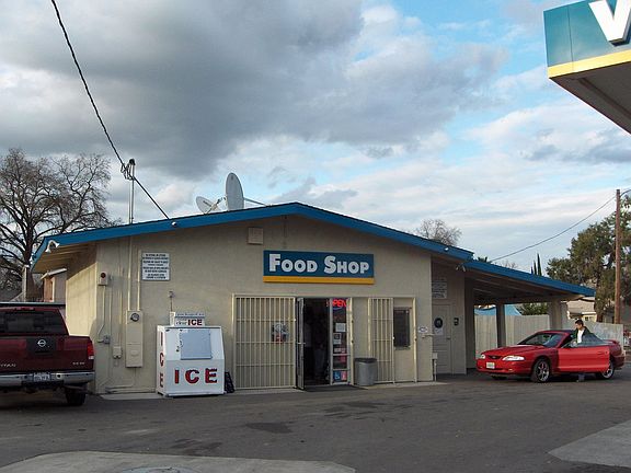 2nd image of 2185 E Fremont St