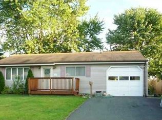 40 Cypress Dr, Parlin, NJ 08859