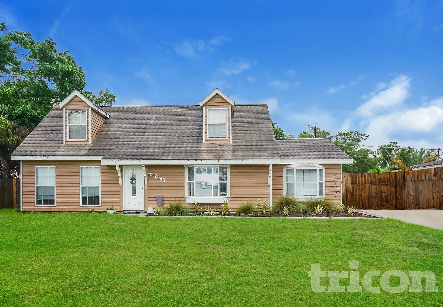 2543 Golden Poinciana Pl Sarasota FL — Photo 1