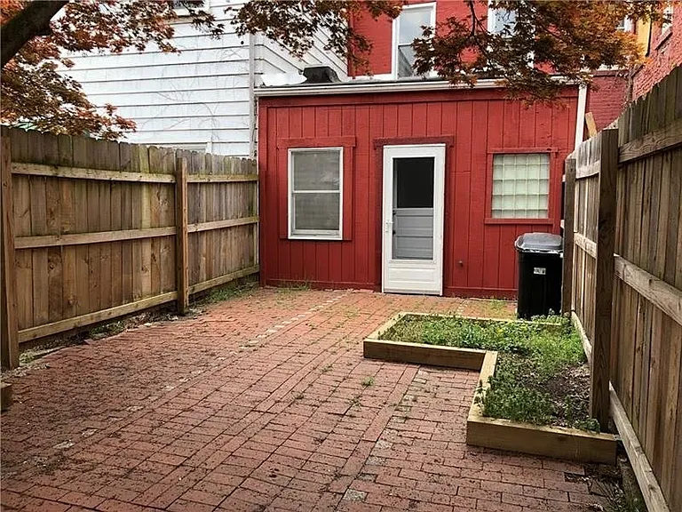 65 S 16th St — Photo 12