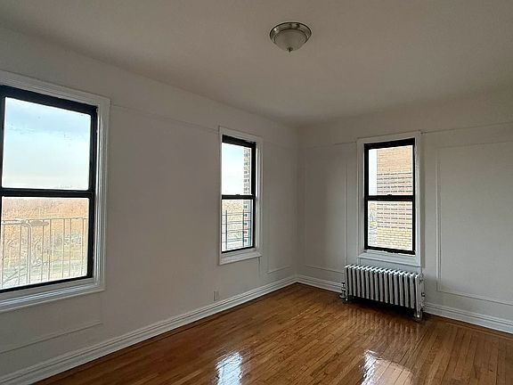 2nd image of 3565 Bruckner Blvd APT 6D