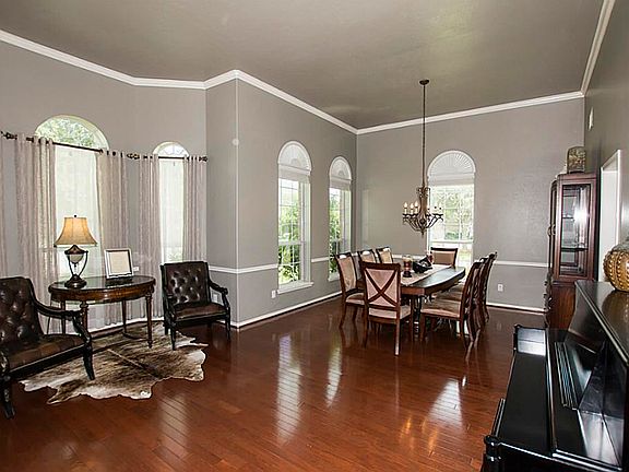 5th image of 301 Falcon Lake Dr