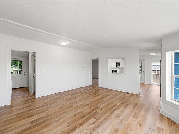 3rd image of 910 S 4th Ave