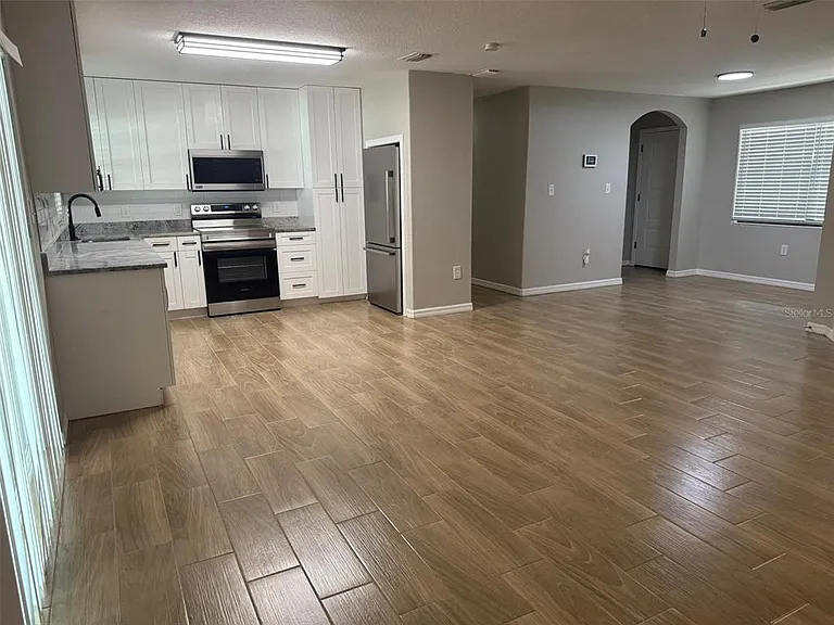 1008 N Bracewell Dr — Photo 4