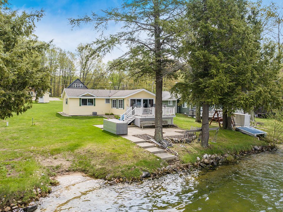 1st image of 5041 Maple Knoll Dr NE