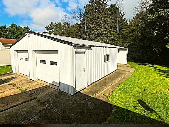 4th image of 114 Woodland Rd