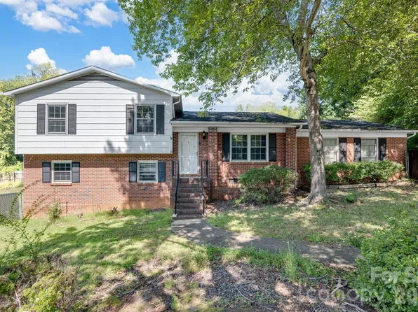 2116 Deepwood Ct, Gastonia, NC 28054