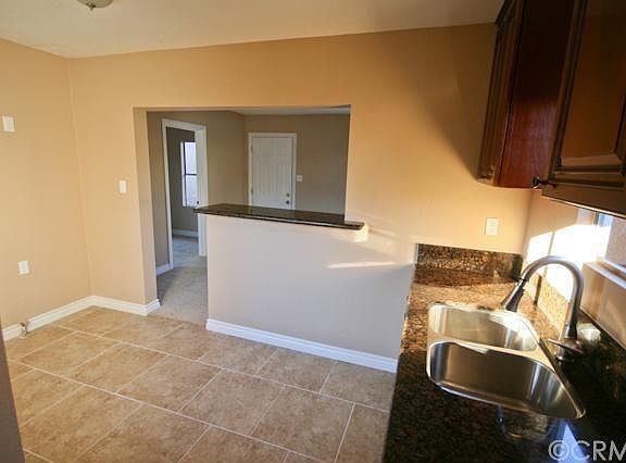 4th image of 752 W 104th St