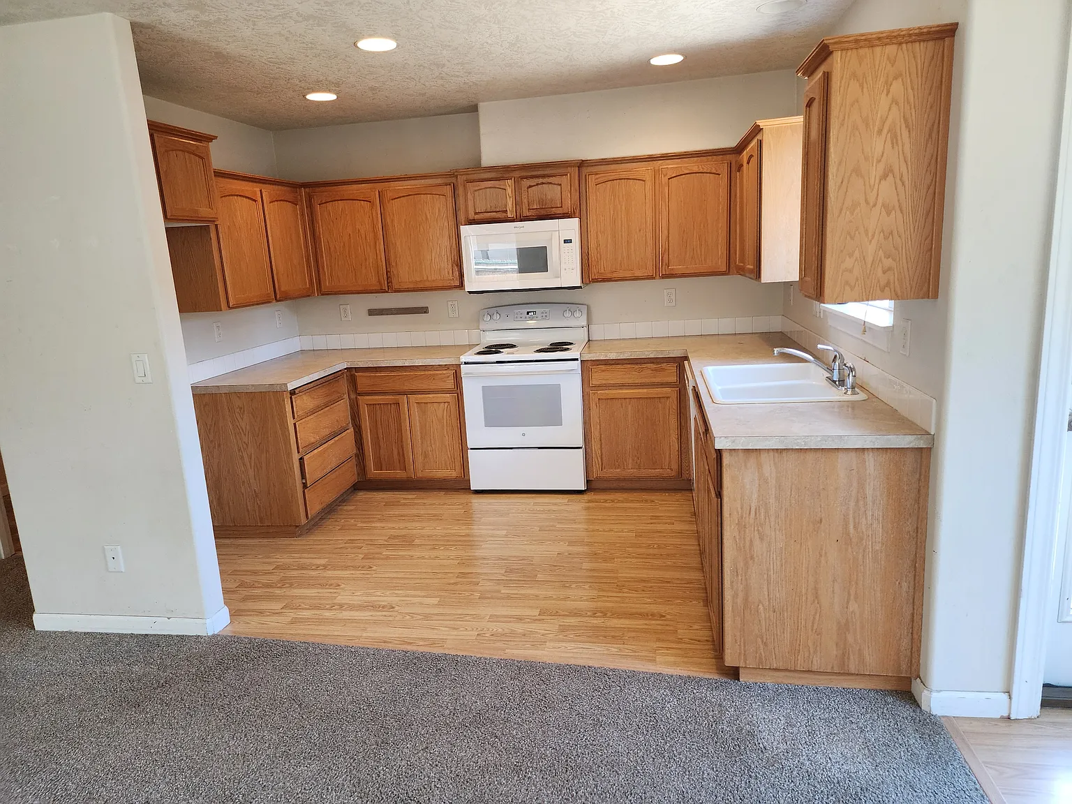 3 bed, 1513 sqft, $2,700 — Photo 4