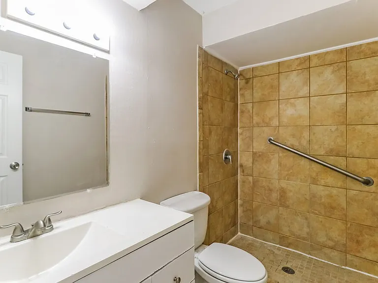 4714 Glendower Dr — Photo 15