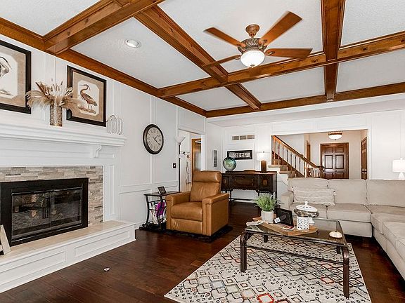 3rd image of 309 NE Warrington Ct
