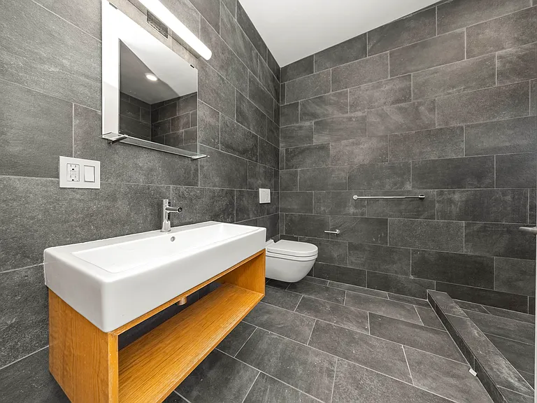644 Selden St #302 — Photo 20