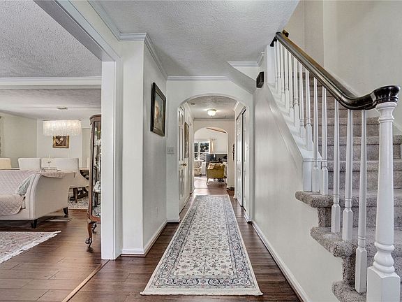 5th image of 17 Fiske Ave