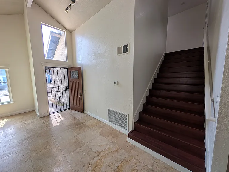 1094 Stillwell Ave — Photo 19