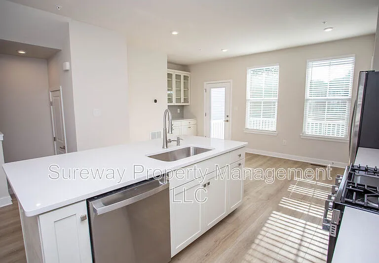 8 Foxwood Dr — Photo 13