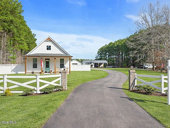 2nd image of 703 Poplar Neck Road