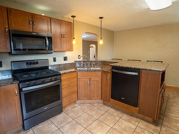 5th image of 1042 Hayes St