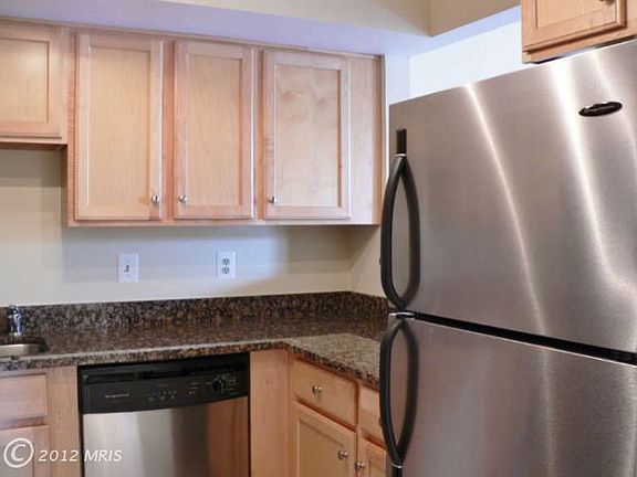 5th image of 1001 N Randolph St APT 904
