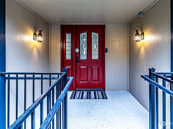 4th image of 2510 32nd Avenue SE