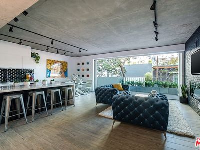 818 N Doheny Dr APT 203, West Hollywood, CA, 90069