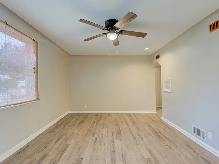 2411 Harris St — Photo 14
