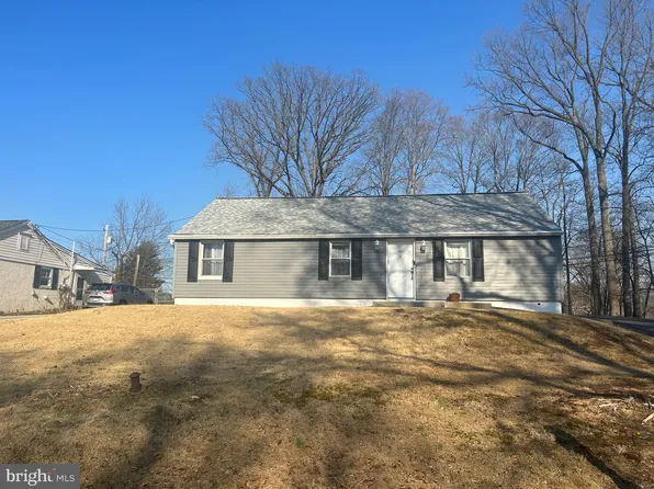 1040 Cardinal Rd, Norristown, PA 19403