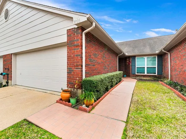 3306 Country Meadows Court, Pearland, TX 77584