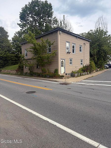 3rd image of 125 Maple Street