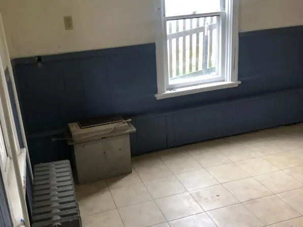 2 W Railroad St, Nesquehoning, PA 18240