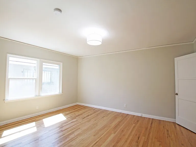1575 Manning Ave — Photo 9