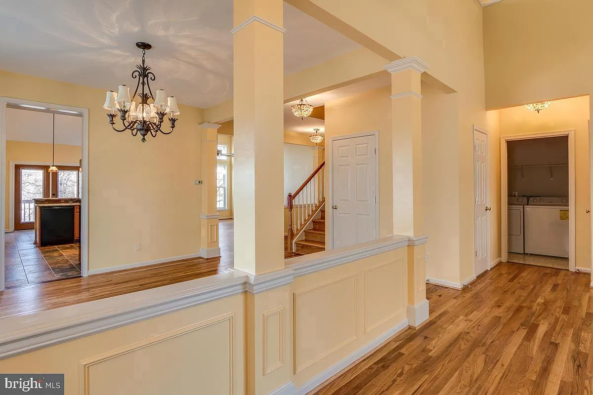 3 bed, 3.5 bath, 3543 sqft, $4,100 — Photo 2
