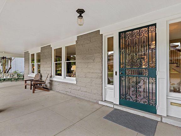 3rd image of 1597 Carr Ave