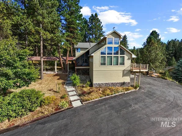 1610 Pine Lakes Ranch Dr, Cascade, ID 83611