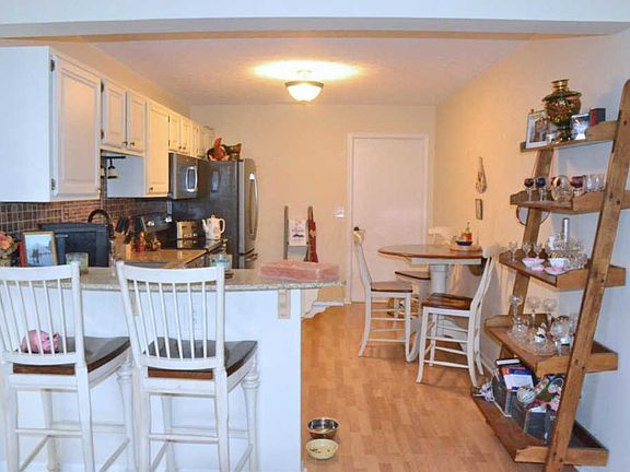 5th image of 161 Stonebend Dr