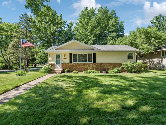 5916 Bethia Ln, Minneapolis, MN 55429