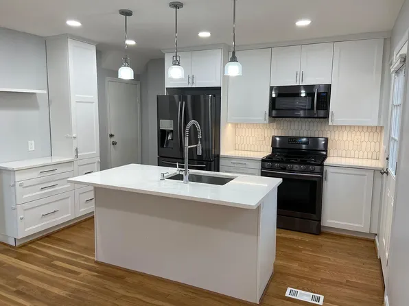 46 W Taylor Run Pkwy, Alexandria, VA 22314