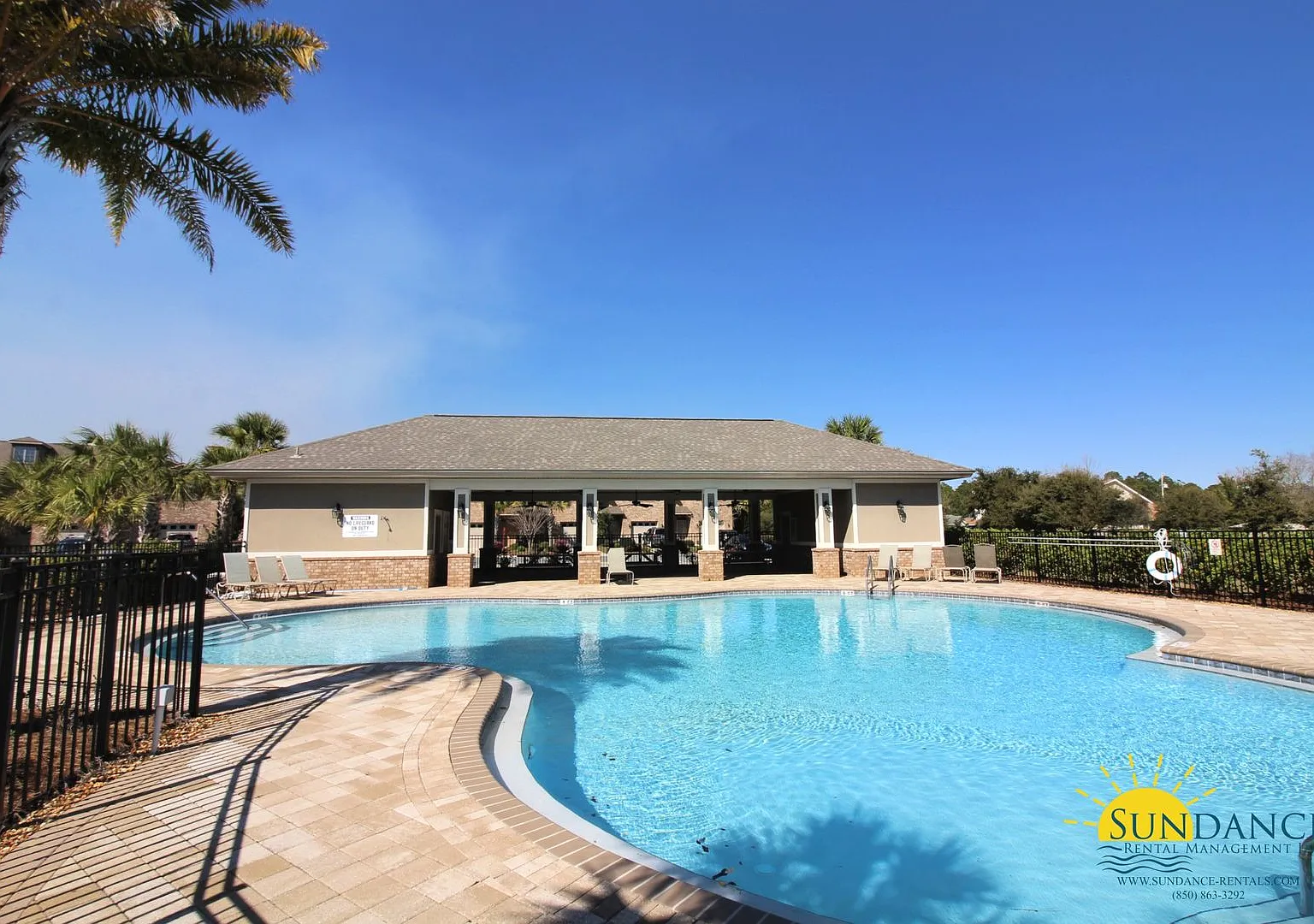 Magnificent 3 Bedroom Townhouse in Navarre! — Photo 2