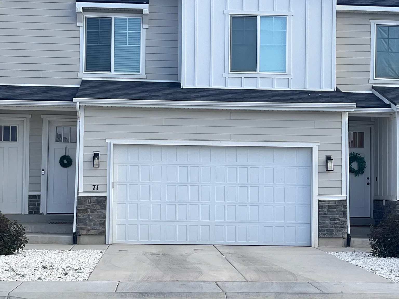 3 bed, 2.5 bath, 2317 sqft, $2,099 — Photo 1