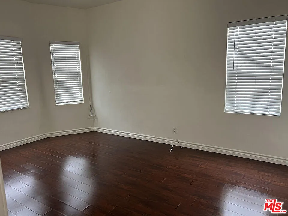 2 bed, 2.0 bath, 4888 sqft, $2,850 — Photo 3