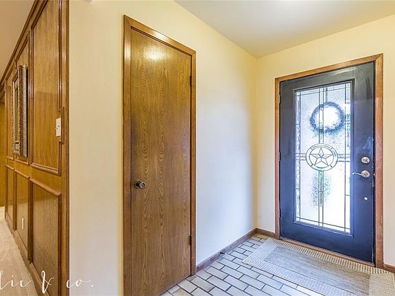 3rd image of 4601 Oak Knoll St