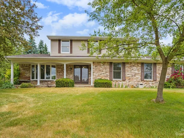 11141 Winthrop Ln, Brighton, MI 48114